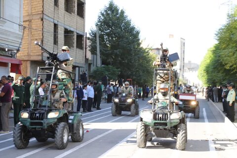 تصاویر رژه نیروهای مسلح لرستان به مناسبت هفته دفاع مقدس