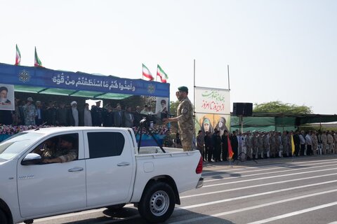 رژه اقتدار نیروهای مسلح در جوار خلیج فارس بیخ گوش آمریکایی ها