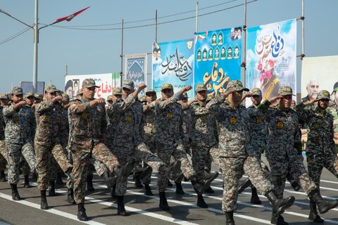رژه اقتدار نیروهای مسلح در جوار خلیج فارس بیخ گوش آمریکایی ها