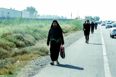 پیاده روی زوار به طرف سامرا برای عزاداری شهادت امام حسن عسکری (ع)
