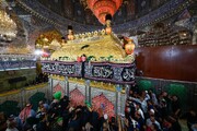 तस्वीरे / इमाम हसन असगरी (अ) की शहादत पर इमाम ज़मान (अ) को पुरसा देने तीर्थयात्री बड़ी संख्या में सामर्रा पहुंचे
