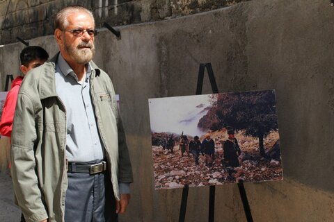 تصاویر/ برگزاری نمایشگاه عکس دفاع مقدس در شهرستان بیجار