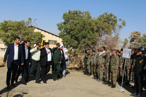 تصاویر/ راسم صبحگاه مشترک نیروهای نظامی و انتظامی در تکاب به مناسبت هفته دفاع مقدس