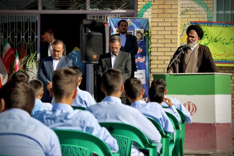 تصاویر/ مراسم نواختن زنگ آغاز سال تحصیلی جدید در سلماس