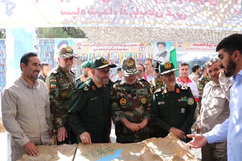 تصاویر/ تصاویر/ راه اندازی نمایشگاه دفاع مقدس در ارومیه