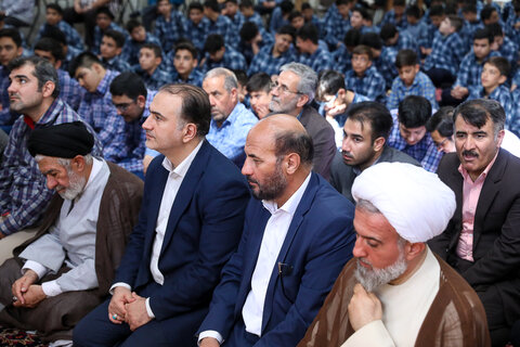 تصاویر/ برگزاری مراسم کاروان نماز با حضور جمعی از دانشآموزان در مسجد الغدیر قزوین