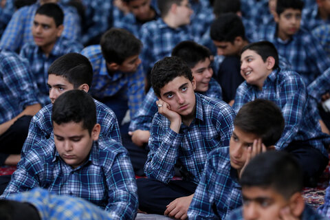 تصاویر/ برگزاری مراسم کاروان نماز با حضور جمعی از دانشآموزان در مسجد الغدیر قزوین