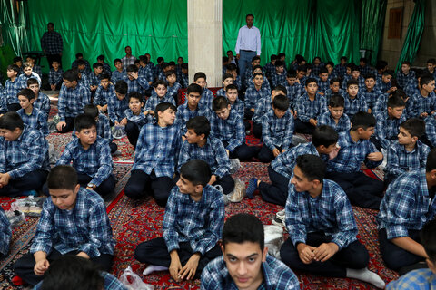 تصاویر/ برگزاری مراسم کاروان نماز  با حضور جمعی از دانش‌آموزان در مسجد الغدیر قزوین