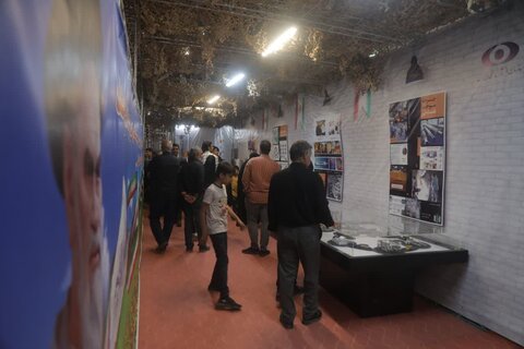 تصاویر/ گشایش نمایشگاه «تا قله افتخار» در کاشان
