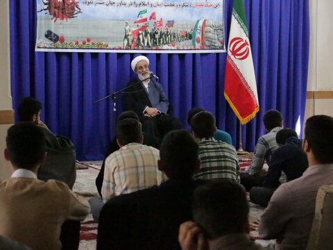 تصاویر/ مراسم گرامیداشت هفته دفاع مقدس در حوزه علمیه مرند