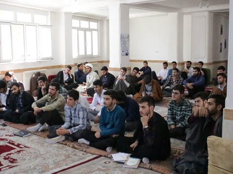 تصاویر/ مراسم گرامیداشت هفته دفاع مقدس در حوزه علمیه مرند