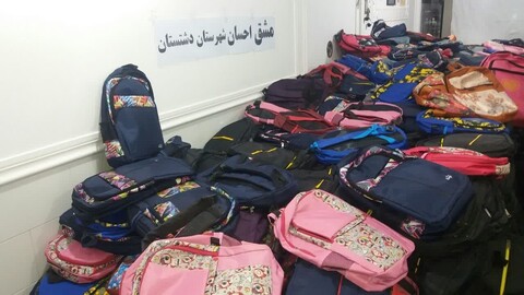 بسته اهدایی بنیاد احسان دشتستان به دانش آموزان نیازمند