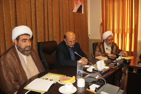 تصاویر / نشست مشترک مدیر حوزه علمیه استان قزوین با مدیر ومعاوین اداره کل آموزش وپرورش استان