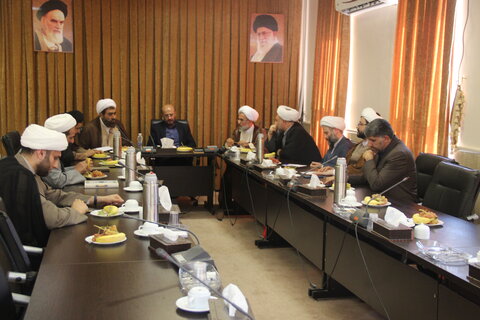 تصاویر / نشست مشترک مدیر حوزه علمیه استان قزوین با مدیر ومعاوین اداره کل آموزش وپرورش استان