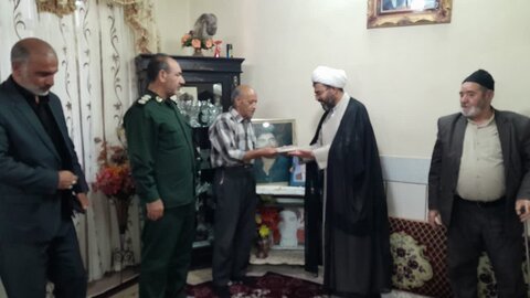 تصاویر دیدار مدیران الیگودرز با خانواده برخی شهدای شهرستان