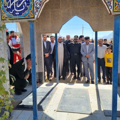 تصاویر دیدار مدیران الیگودرز با خانواده برخی شهدای شهرستان