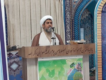 طلاب از مسئولان مطالبه گری کنند