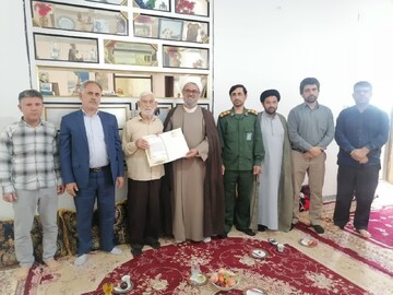 تصاویر/ تجلیل امام جمعه و جمعی از مسئولان وحدتیه از خانواده های شهدا