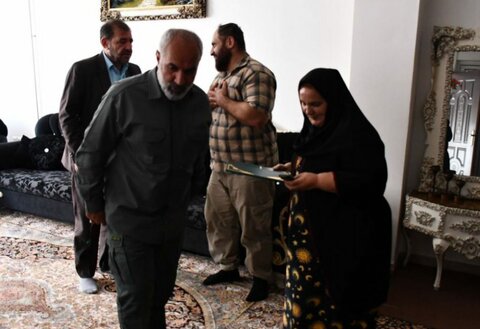 تصاویر/ دیدار فرمانده سپاه بیت المقدس با خانواده‌های شهدا و ایثارگران کردستان
