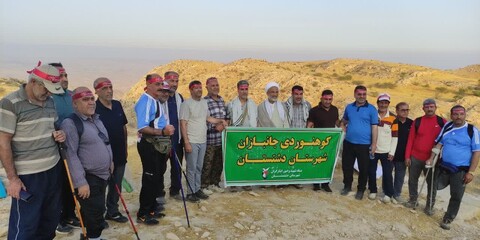 کوهنوردی امام جمعه و رزمندگان دفاع مقدس برازجان در ارتفاعات بهمرد