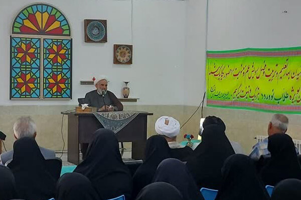 ۱۲۳ بانوی طلبه در مدرسه الزهرا (س) احمدآباد اردکان تحصیل می کنند