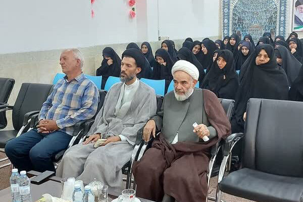 ۱۲۳ بانوی طلبه در مدرسه الزهرا (س) احمدآباد اردکان تحصیل می کنند