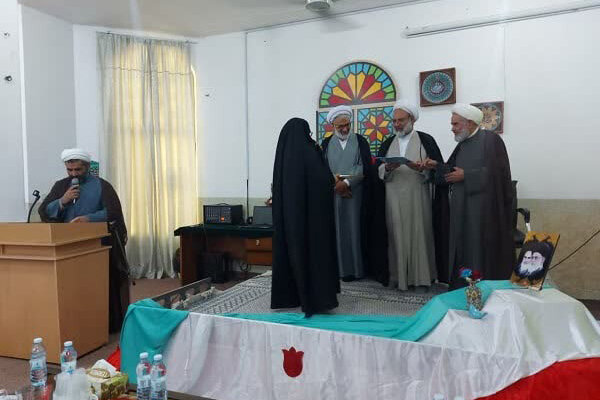 ۱۲۳ بانوی طلبه در مدرسه الزهرا (س) احمدآباد اردکان تحصیل می کنند