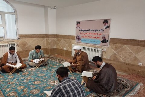 تصاویر/ محفل اُنس با قرآن به مناسبت هفته دفاع مقدس در مدرسه علمیه امام خمینی(ره) اسلام آباد غرب