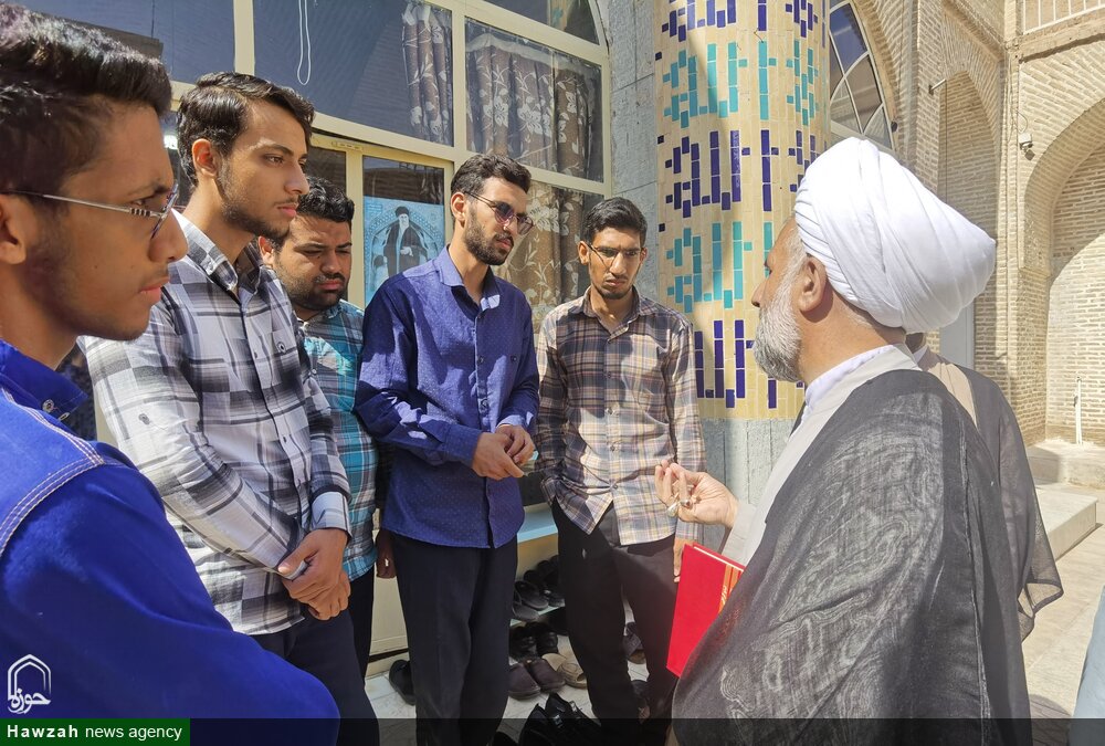 حضور مسئولین حوزه علمیه استان یزد در مدرسه علمیه شفیعیه