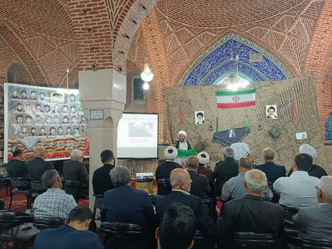 تصاویر/ گرامیداشت هفته دفاع مقدس در محل مسجد حجتیه در خوی