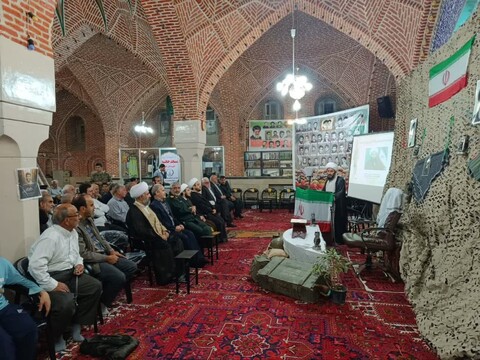 تصاویر/ گرامیداشت هفته دفاع مقدس در محل مسجد حجتیه در خوی