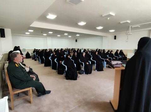 تصاویر/ مراسم گرامیداشت هفته دفاع مقدس در مدرسه علمیه زینب کبری (س) ارومیه