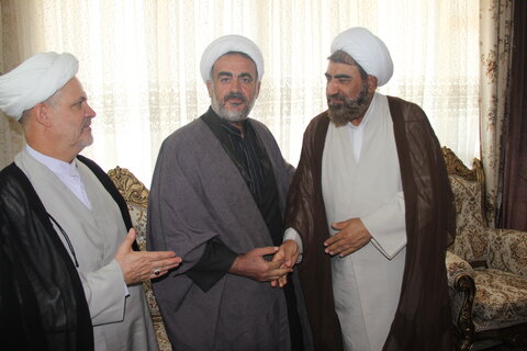 تصاویر / دیدار مدیر حوزه علمیه استان قزوین با دو رزمنده روحانی دفاع مقدس