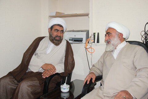 تصاویر / دیدار مدیر حوزه علمیه استان قزوین با دو رزمنده روحانی دفاع مقدس