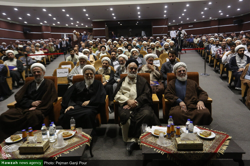 بالصور/ انعقاد مؤتمر لتبيبن السيرة الأخلاقية والتربوية للفقيد آية الله ناصري تحت عنوان "السالك إلى الله" في أصفهان