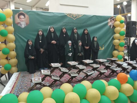 تصاویر/ محفل نورانی انس با قرآن کریم در نمایشگاه "مهر و ماه" اردبیل