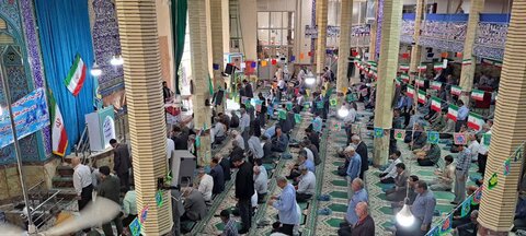 تصاویر اقامه نماز جمعه در الیگودرز