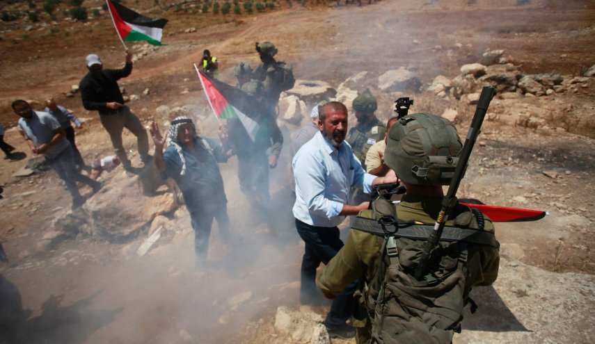 الإحتلال يفرض إغلاقا شاملا على الضفة وغزة لـ 8 أيام الإحتلال يفرض إغلاقا شاملا على الضفة وغزة لـ 8 أيام