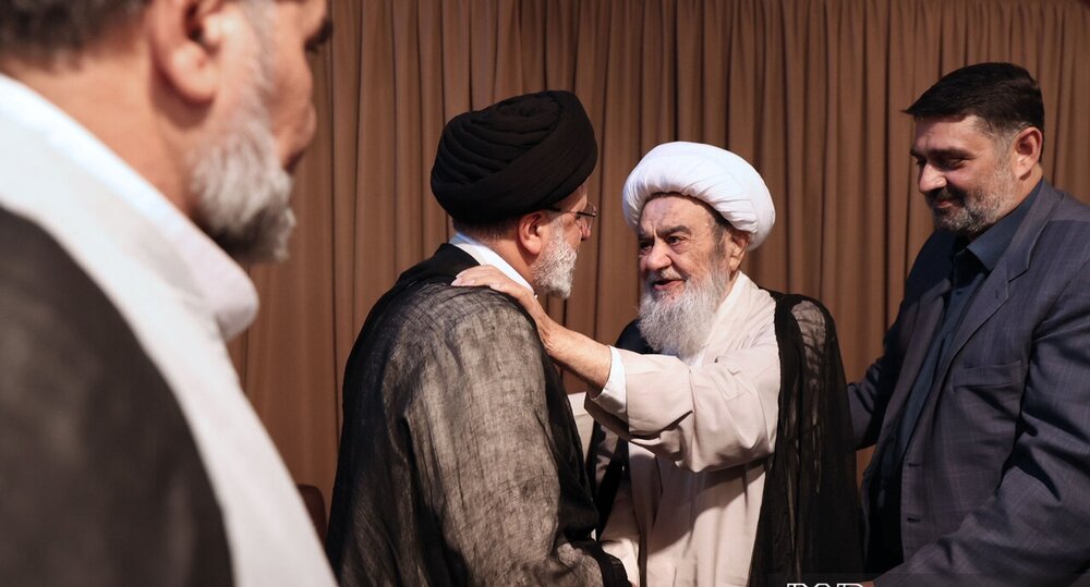 رئیس جمهور با آیت الله العظمی مظاهری دیدار کرد + عکس