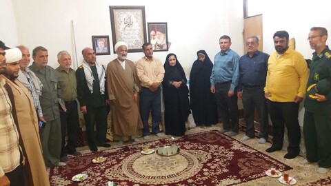 دیدار امام جمعه برازجان با چند خانواده شهید دشتستان