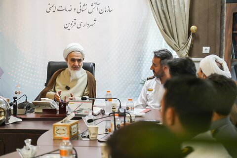 تصاویر / دیدار نماینده ولی فقیه در استان قزوین با آتش نشانان