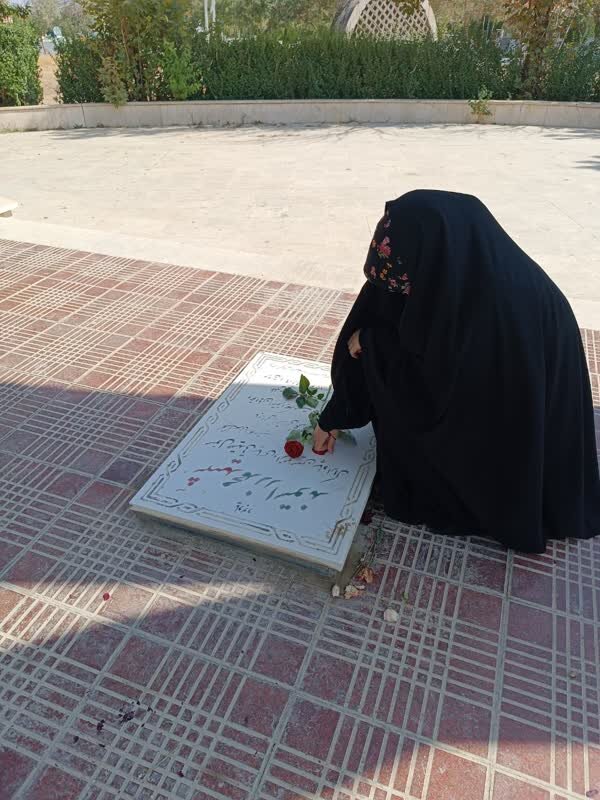 کلیپ | حضور طلاب مدرسه علمیه الزهرا (س) اراک در گلزار شهدا