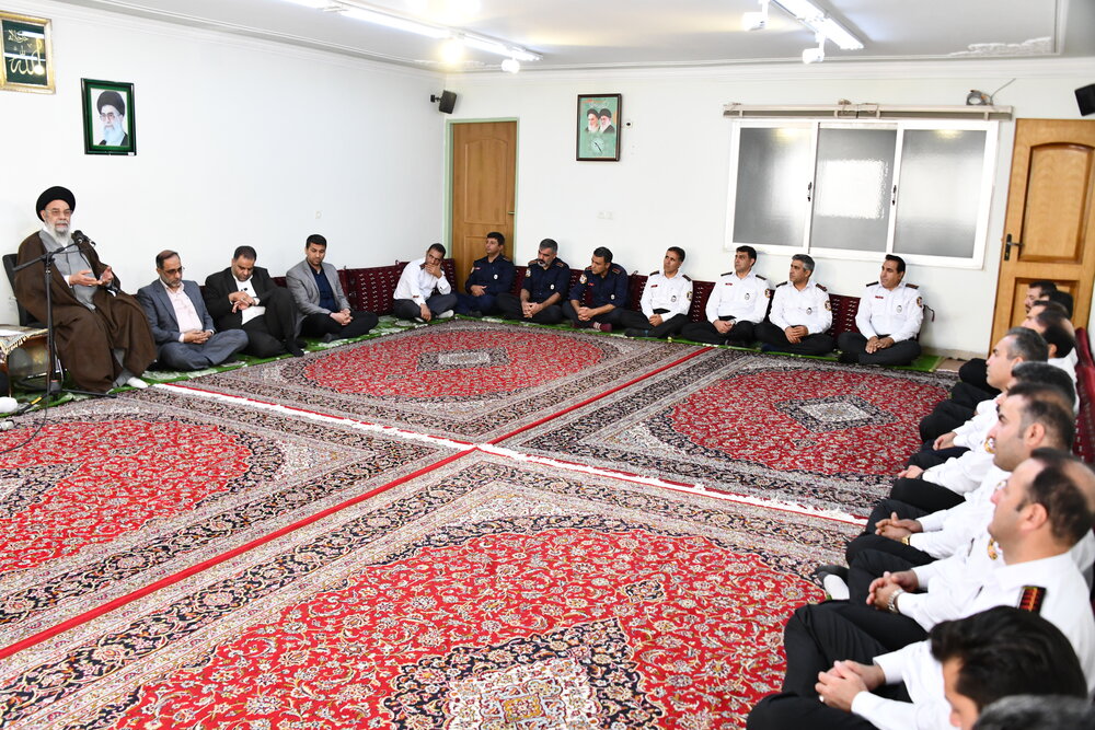 آتش نشانان مصداق محبوب ترین بندگان در خدمت به مردم هستند