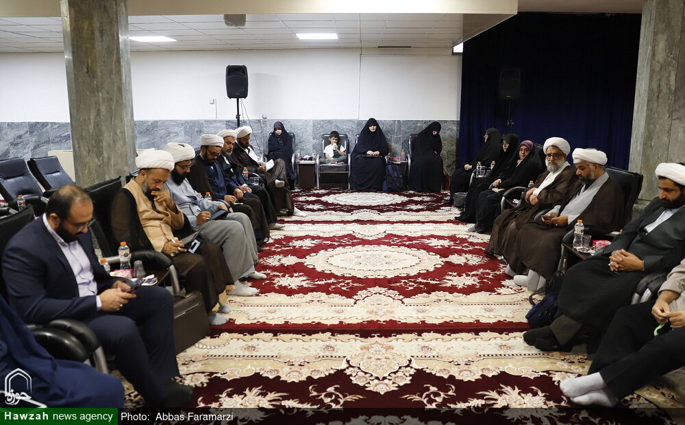 گزارشی از دیدار آیت الله اعرافی با هنرمندان و فعالان فضای مجازی