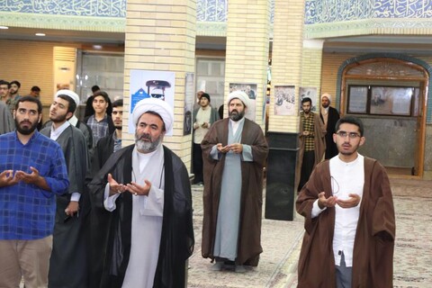 تصاویر/ محفل انس با شهدا در حوزه علمیه بناب
