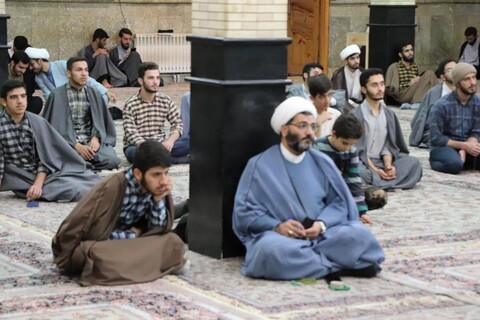 تصاویر/ محفل انس با شهدا در حوزه علمیه بناب
