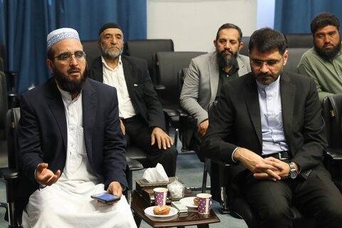 دیدار جمعی از برادران اهل سنت با نماینده ولی فقیه در استان قزوین