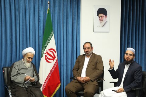 دیدار جمعی از برادران اهل سنت با نماینده ولی فقیه در استان قزوین
