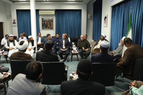 دیدار جمعی از برادران اهل سنت با نماینده ولی فقیه در استان قزوین