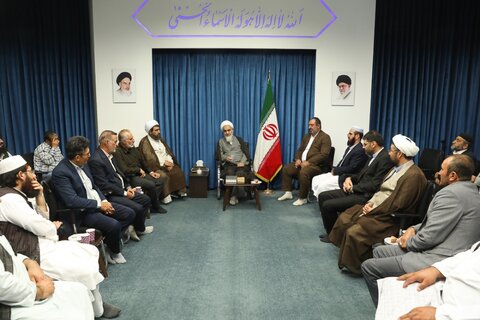 دیدار جمعی از برادران اهل سنت با نماینده ولی فقیه در استان قزوین